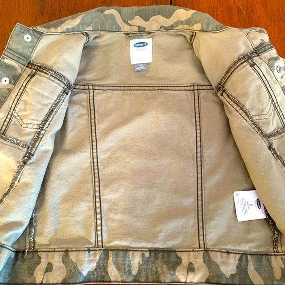 Camouflage Jean Jacket with Snap Buttons, size 4T, Old Navy - Picture 4 of 7